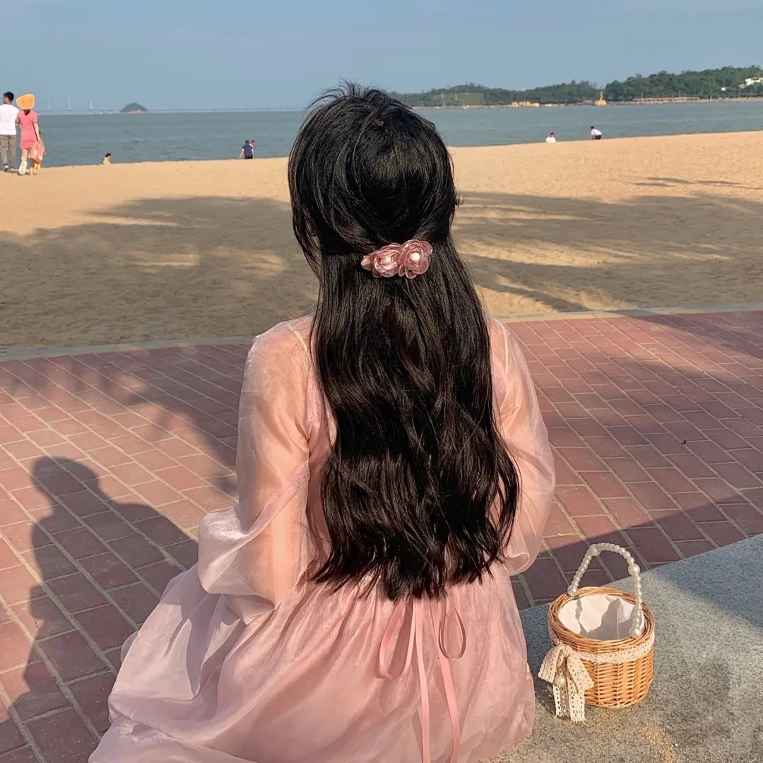 低一点的天空 海报